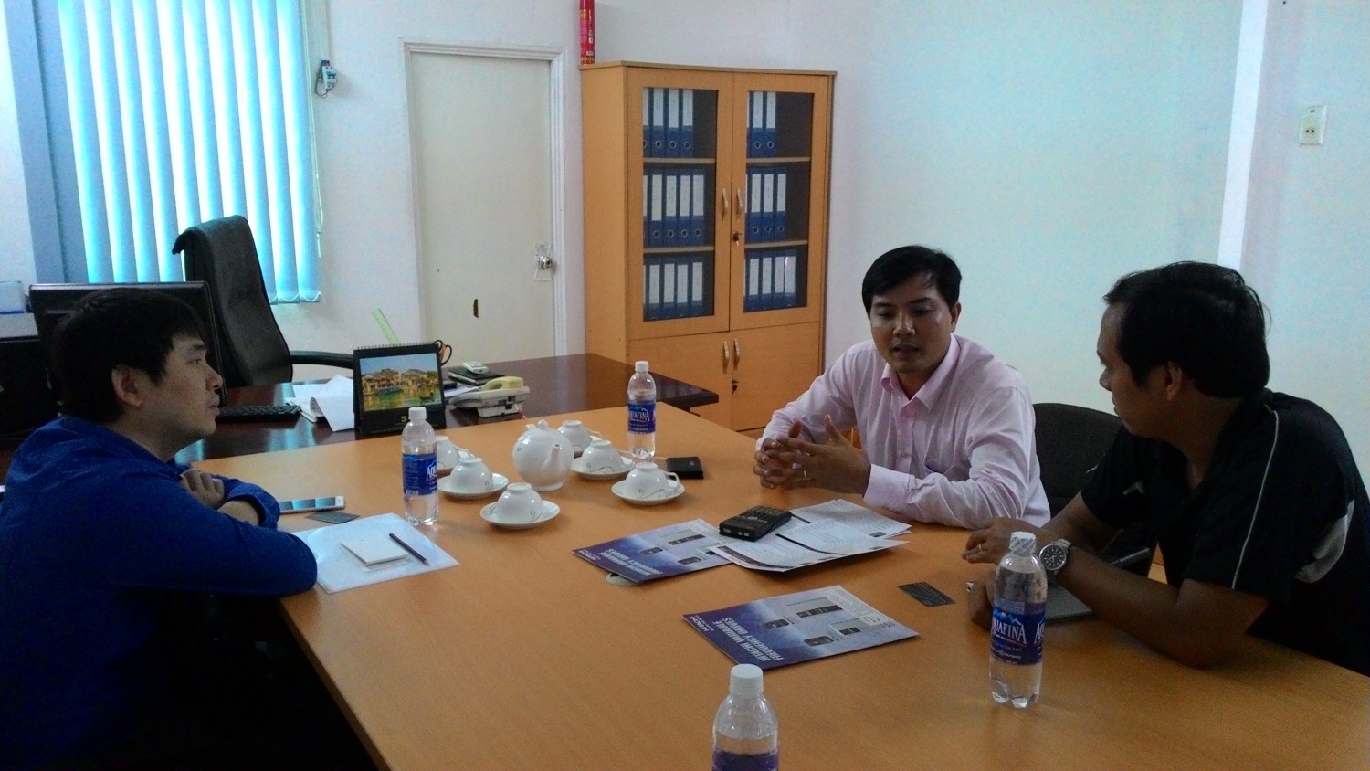 Đại diện tập đoàn Hitachi đến thăm khách hàng của Công ty Hàn Mỹ Việt