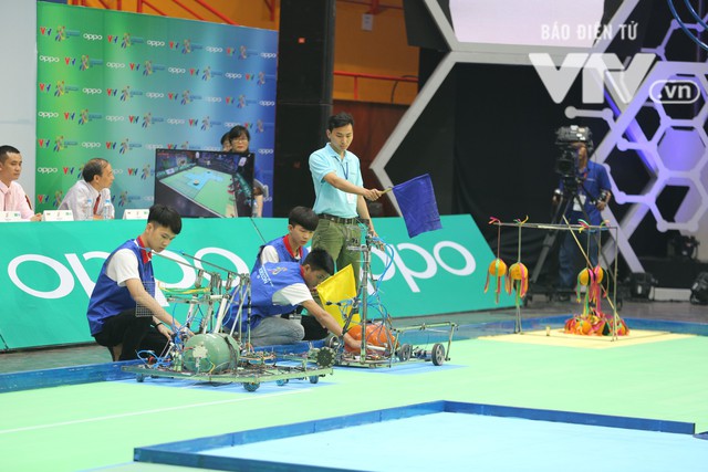 Robocon Việt Nam 2018: Nhiều kỷ lục được xác lập trong ngày thi đấu đầu tiên - Ảnh 2.