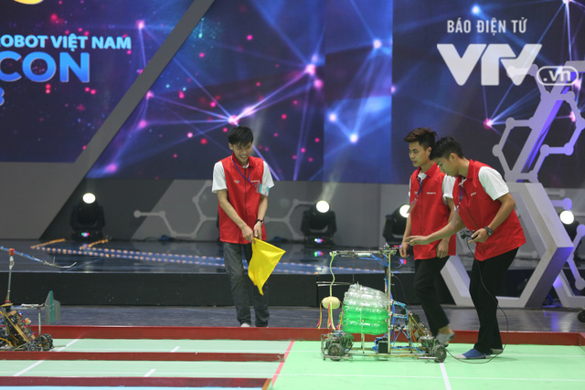 Robocon Việt Nam 2018: Nhiều kỷ lục được xác lập trong ngày thi đấu đầu tiên - Ảnh 8.